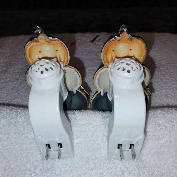 Stacked Pumpkin Bath & Body Works Wallflower Diffuser - Picture 7 of 7